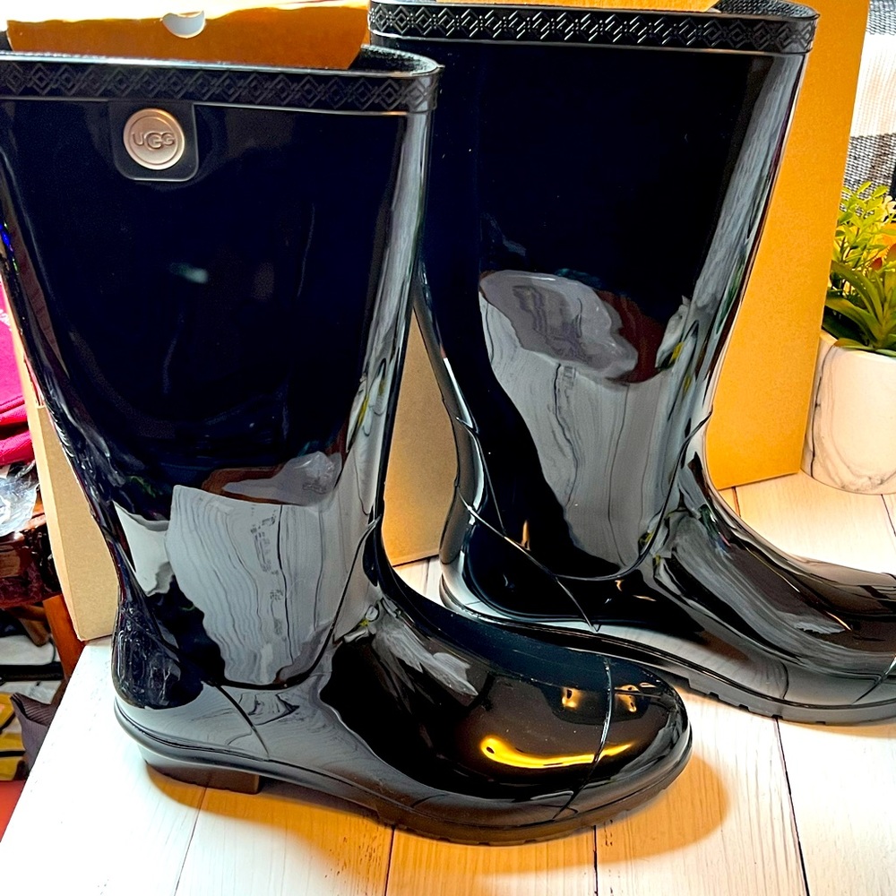 UGG New Black Size 10 Women’s Shaye Rain Boots 🖤